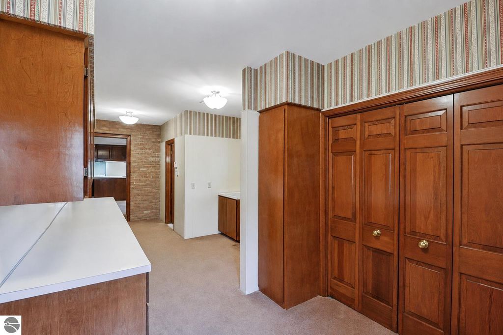 Image 9 of property listing at 1054 North Drive, Mt Pleasant, MI 48858