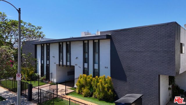 5741 Virginia Avenue, Los Angeles, CA 90038