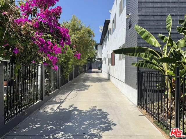 5741 Virginia Avenue, Los Angeles, CA 90038