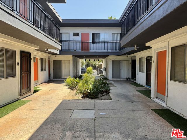 5741 Virginia Avenue, Los Angeles, CA 90038