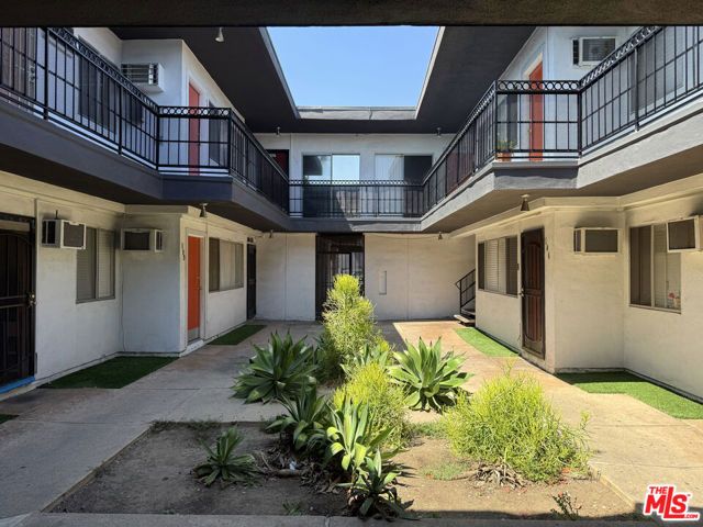 5741 Virginia Avenue, Los Angeles, CA 90038