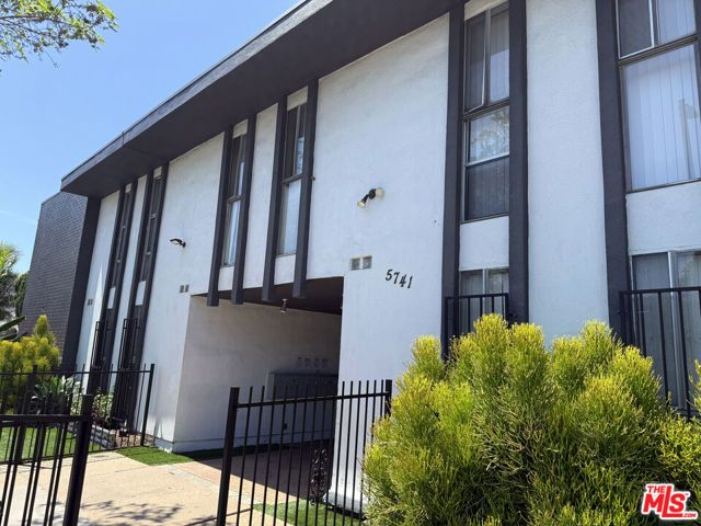 5741 Virginia Avenue, Los Angeles, CA 90038