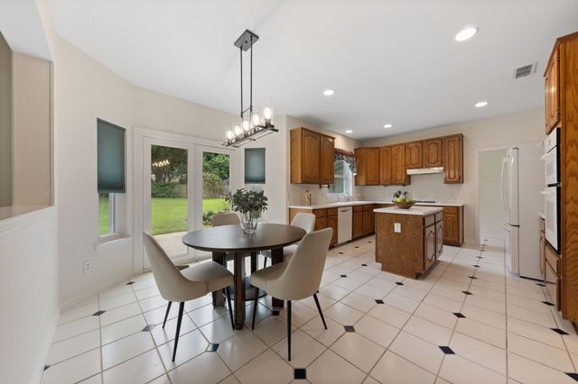 716 Mockingbird Court, Crowley, TX 76036