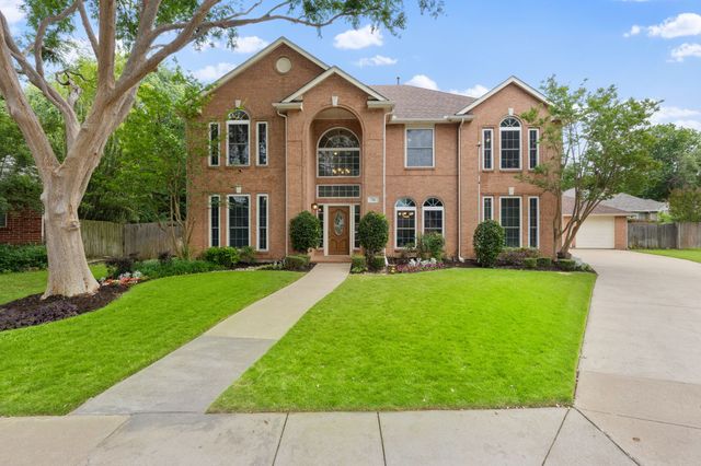 716 Mockingbird Court, Crowley, TX 76036