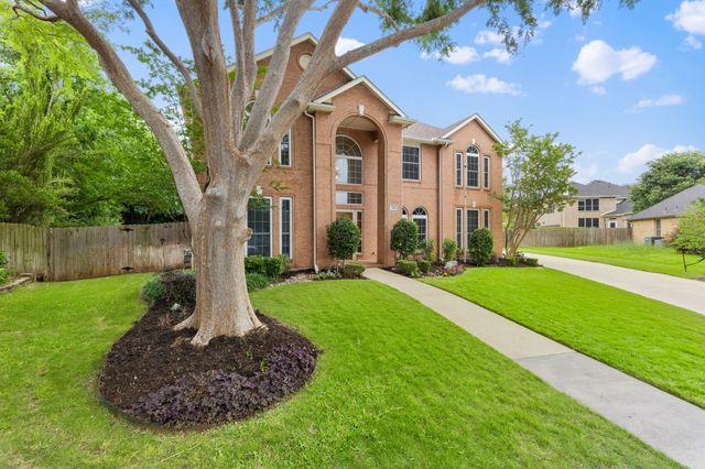 716 Mockingbird Court, Crowley, TX 76036