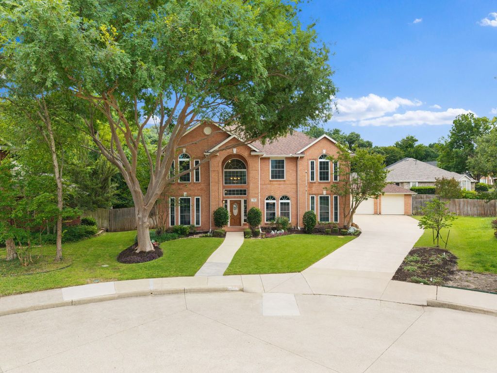 716 Mockingbird Court, Crowley, TX 76036