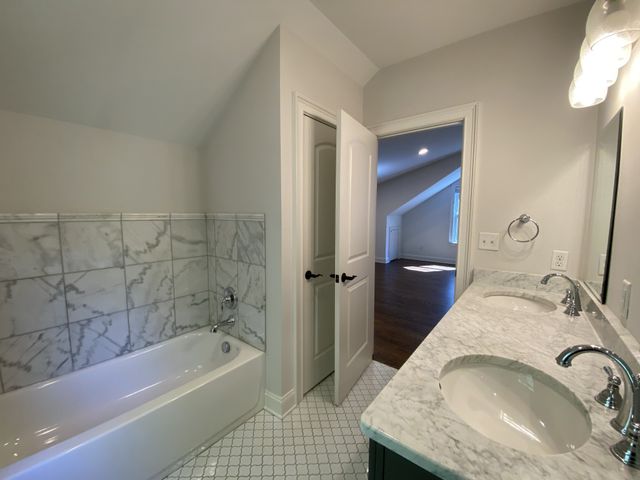 2702 Sharondale Ct, Nashville, TN 37215