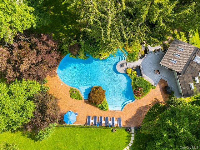 24 Winding Lane, Upper Brookville, NY 11545