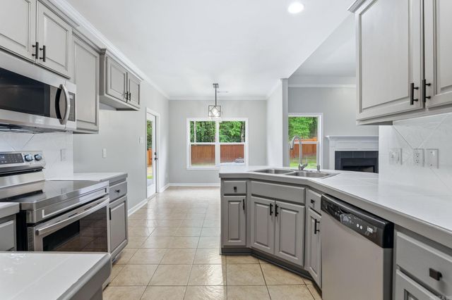 1009 Katy Ln, Alexander, AR 72002