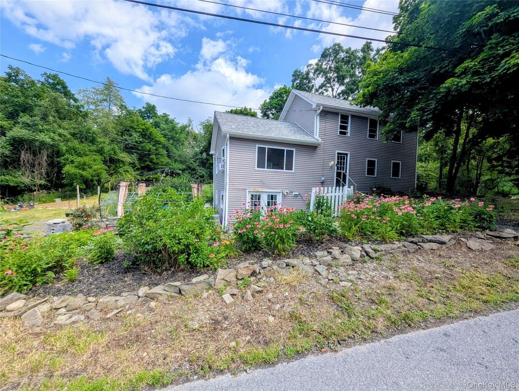 122 Castle High Road, Middletown, NY 10940