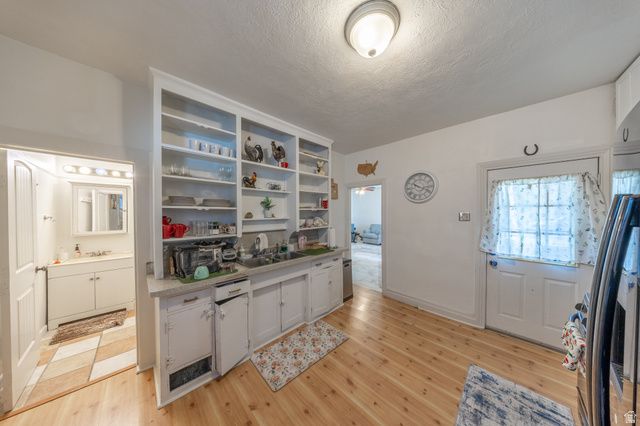 4911 S CENTER ST, Murray, UT 84107
