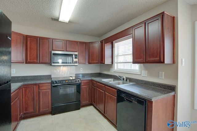 530 Wade Road, Owens Cross Roads, AL 35763