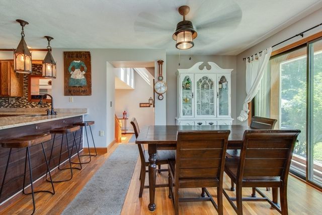 15 Trotting Park Rd, Lowell, MA 01854