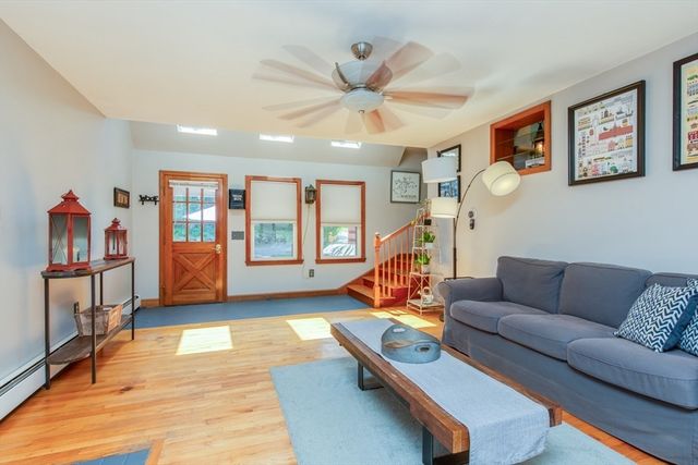 15 Trotting Park Rd, Lowell, MA 01854