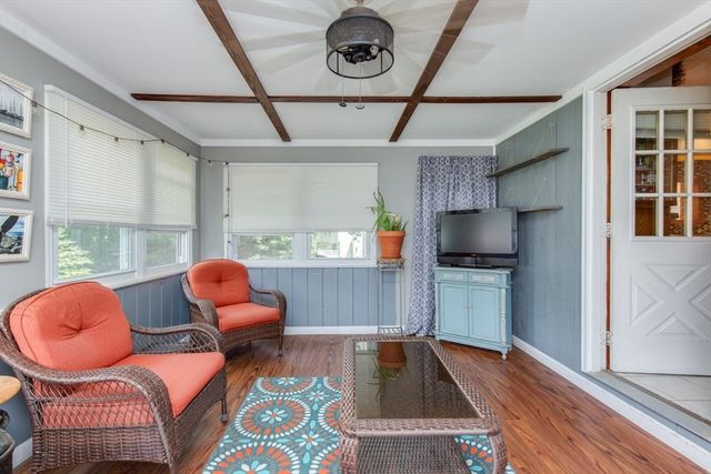 15 Trotting Park Rd, Lowell, MA 01854