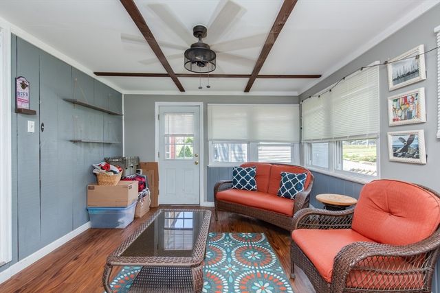 15 Trotting Park Rd, Lowell, MA 01854