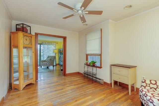 15 Trotting Park Rd, Lowell, MA 01854