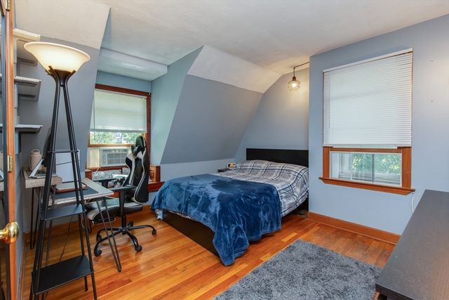 15 Trotting Park Rd, Lowell, MA 01854