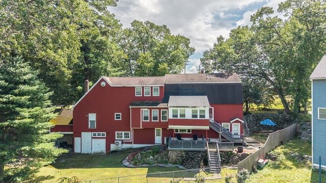 15 Trotting Park Rd, Lowell, MA 01854