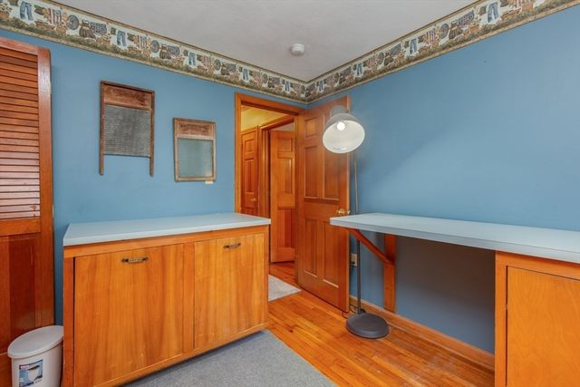 15 Trotting Park Rd, Lowell, MA 01854