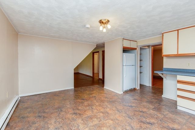 15 Trotting Park Rd, Lowell, MA 01854