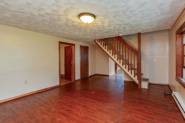 15 Trotting Park Rd, Lowell, MA 01854
