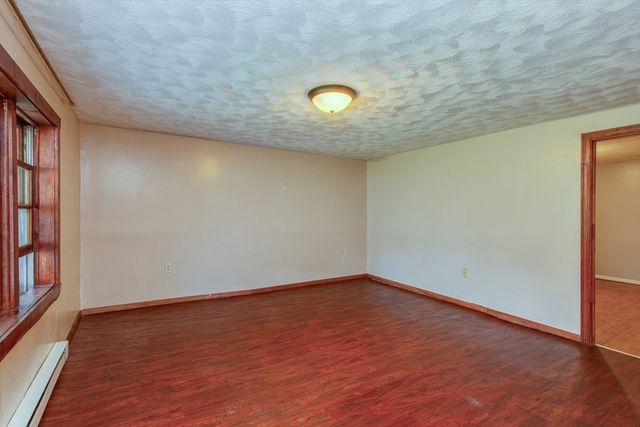 15 Trotting Park Rd, Lowell, MA 01854
