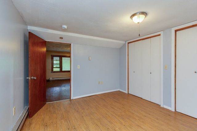15 Trotting Park Rd, Lowell, MA 01854