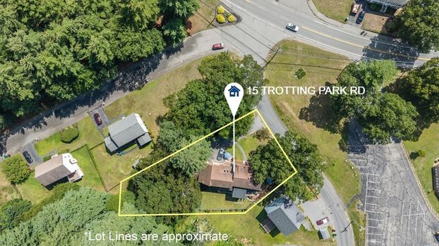 15 Trotting Park Rd, Lowell, MA 01854