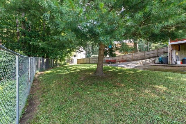 15 Trotting Park Rd, Lowell, MA 01854