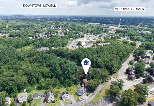 15 Trotting Park Rd, Lowell, MA 01854