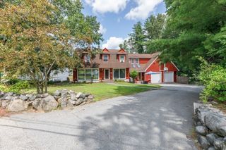 15 Trotting Park Rd, Lowell, MA 01854