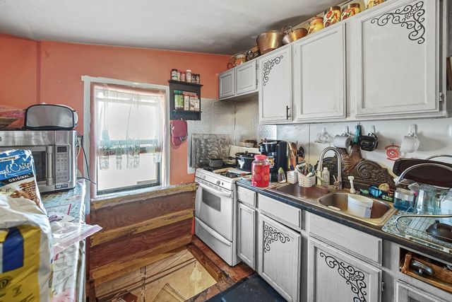 9620 S Exchange Avenue, Chicago, IL 60617