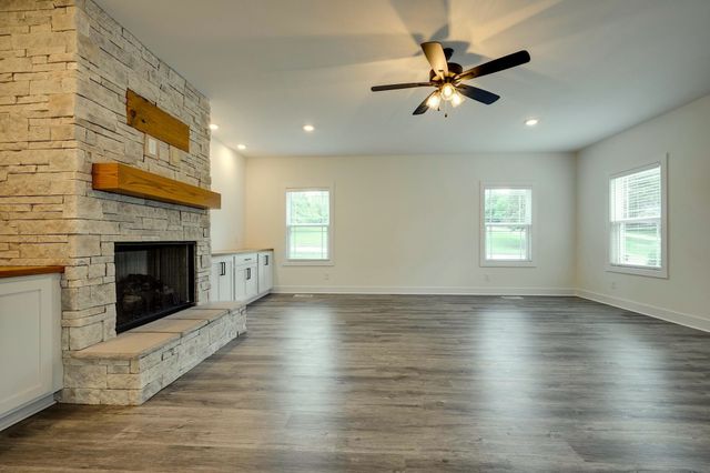 420 Stonemeadow Rd, Clarksville, TN 37043