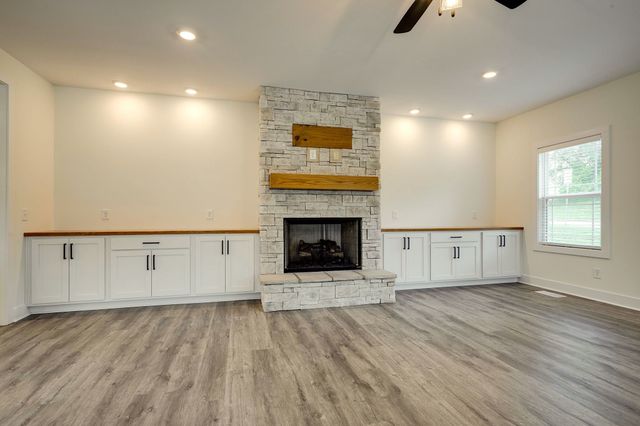 420 Stonemeadow Rd, Clarksville, TN 37043