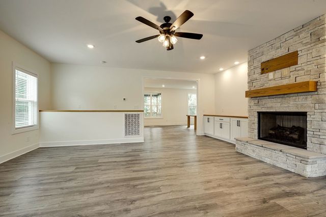 420 Stonemeadow Rd, Clarksville, TN 37043