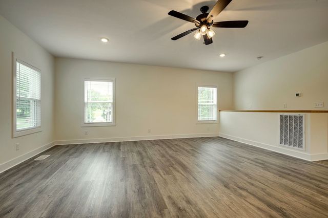 420 Stonemeadow Rd, Clarksville, TN 37043