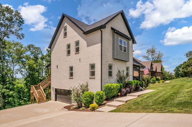 420 Stonemeadow Rd, Clarksville, TN 37043