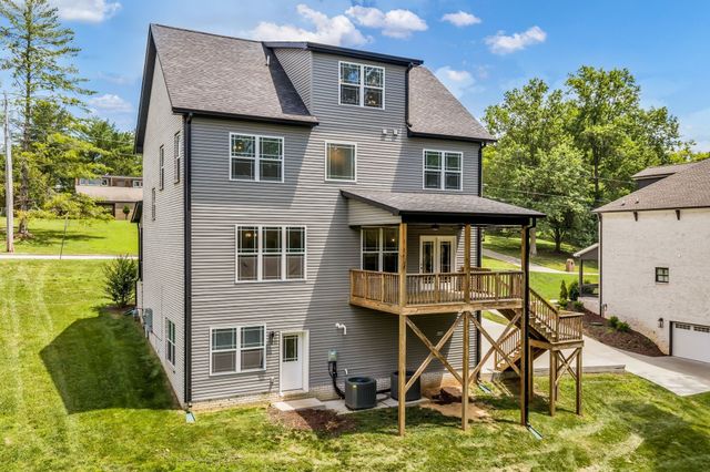 420 Stonemeadow Rd, Clarksville, TN 37043
