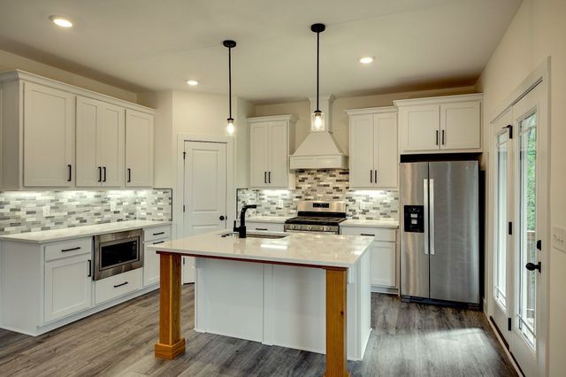 420 Stonemeadow Rd, Clarksville, TN 37043