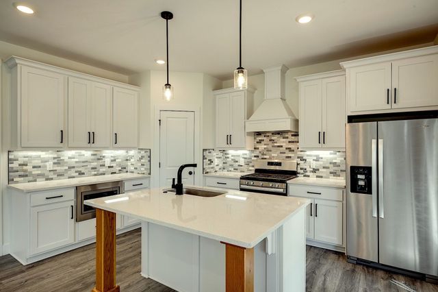 420 Stonemeadow Rd, Clarksville, TN 37043