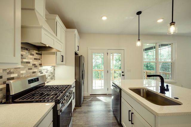 420 Stonemeadow Rd, Clarksville, TN 37043