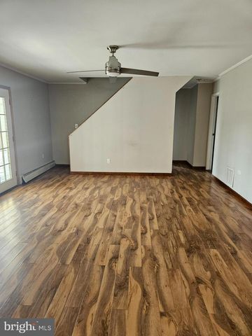 24 GERANIUM RD, Levittown, PA 19057