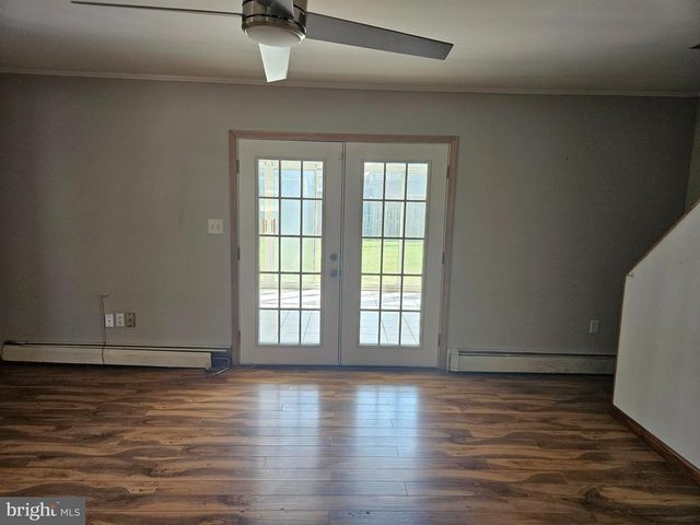 24 GERANIUM RD, Levittown, PA 19057