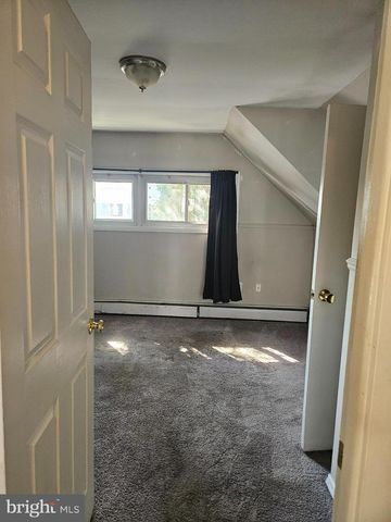 24 GERANIUM RD, Levittown, PA 19057