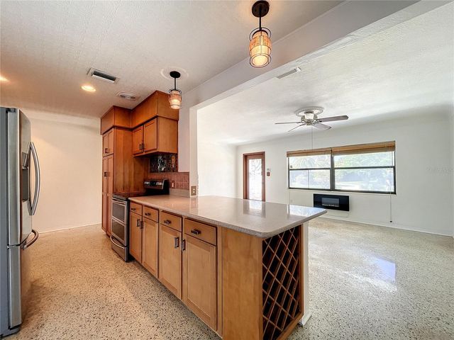 2945 68TH STREET N, St Petersburg, FL 33710