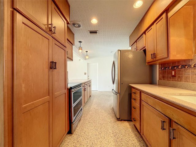 2945 68TH STREET N, St Petersburg, FL 33710