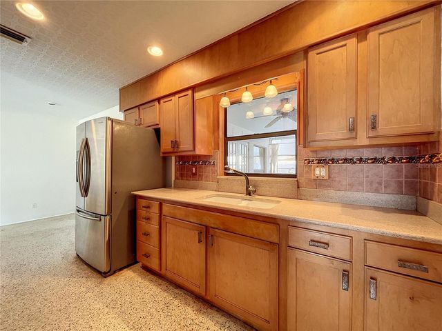 2945 68TH STREET N, St Petersburg, FL 33710