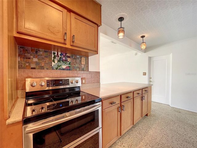 2945 68TH STREET N, St Petersburg, FL 33710