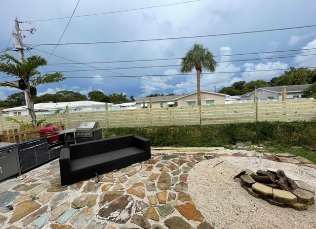 2945 68TH STREET N, St Petersburg, FL 33710